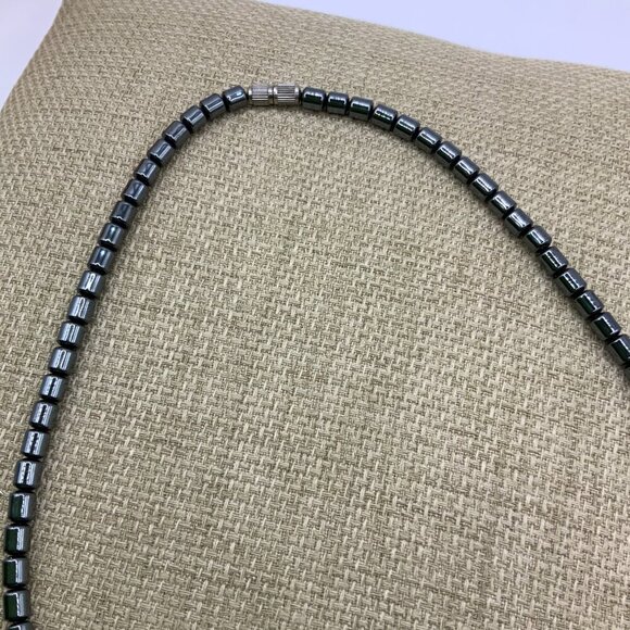 Hematite Vintage Green Aventurine Flat Tooth Claw Horn Necklace - Picture 5 of 7